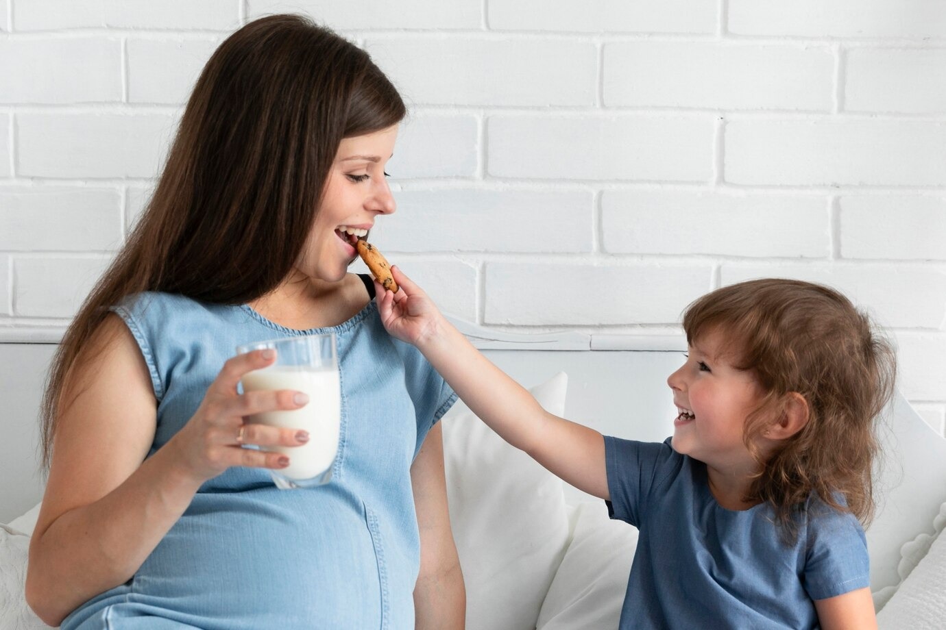 Mengapa Minum Susu Sangat Penting bagi Ibu Hamil? - Pregnabel